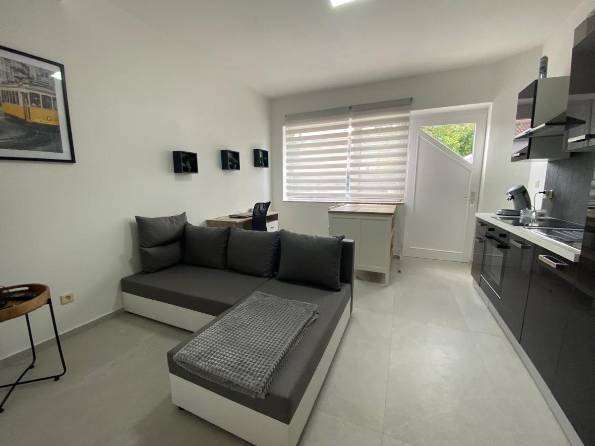 1-C Superbe Appartement Tres Calme Et Bien Decore Шарлеруа Экстерьер фото