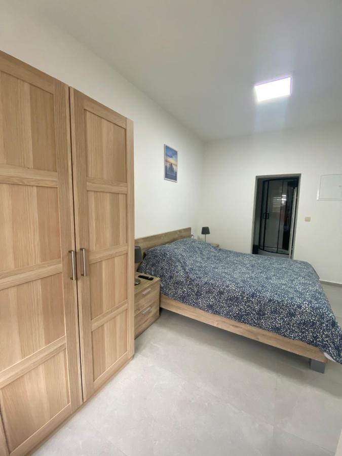 1-C Superbe Appartement Tres Calme Et Bien Decore Шарлеруа Экстерьер фото