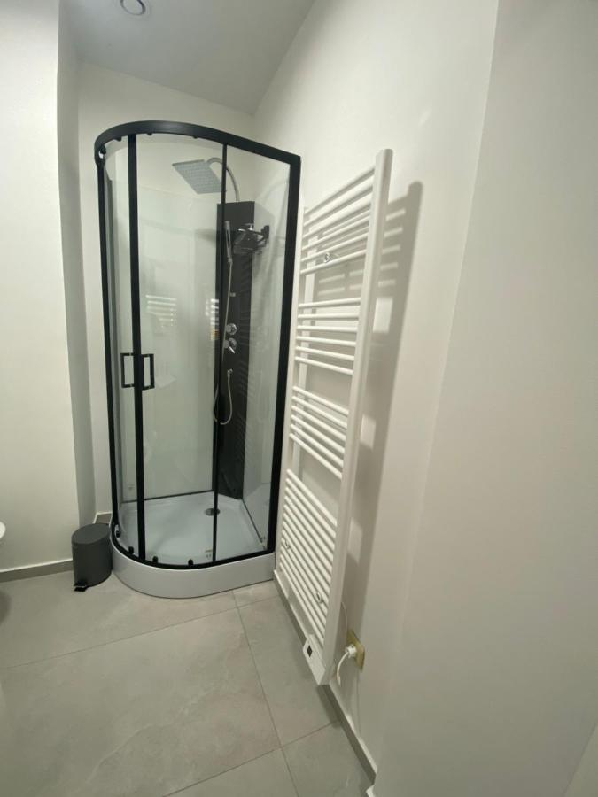 1-C Superbe Appartement Tres Calme Et Bien Decore Шарлеруа Экстерьер фото