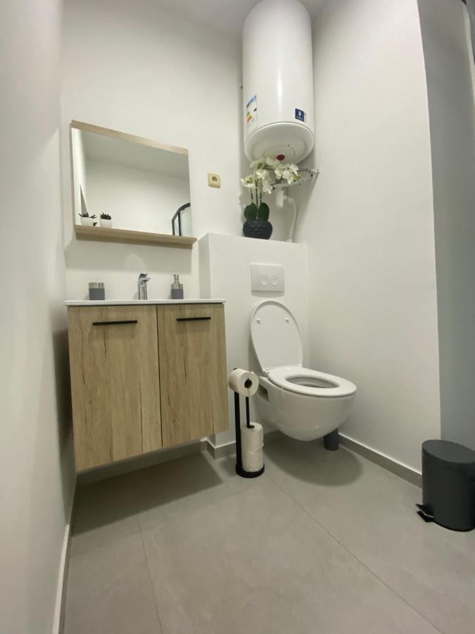 1-C Superbe Appartement Tres Calme Et Bien Decore Шарлеруа Экстерьер фото