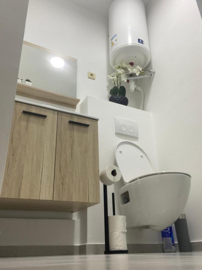 1-C Superbe Appartement Tres Calme Et Bien Decore Шарлеруа Экстерьер фото