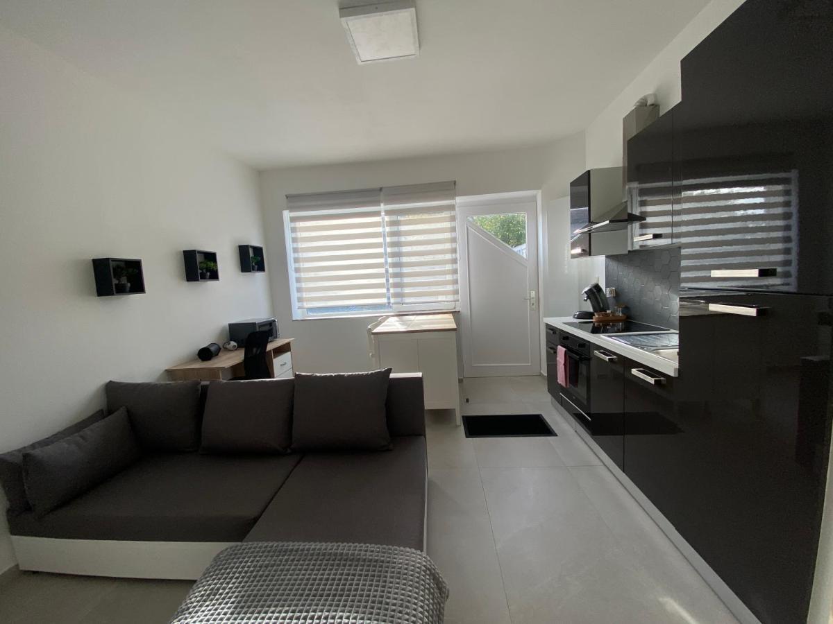 1-C Superbe Appartement Tres Calme Et Bien Decore Шарлеруа Экстерьер фото